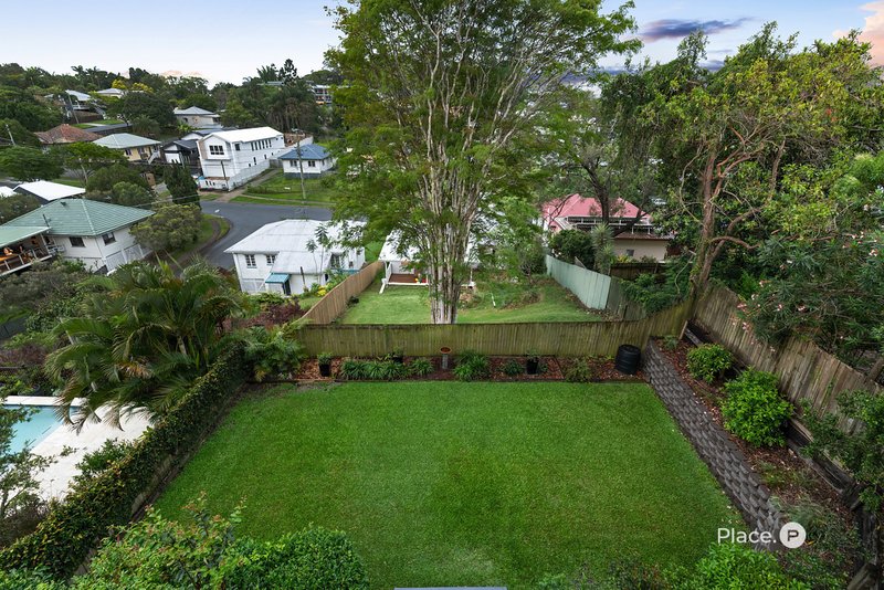 Photo - 24 Paramount Terrace, Seven Hills QLD 4170 - Image 21