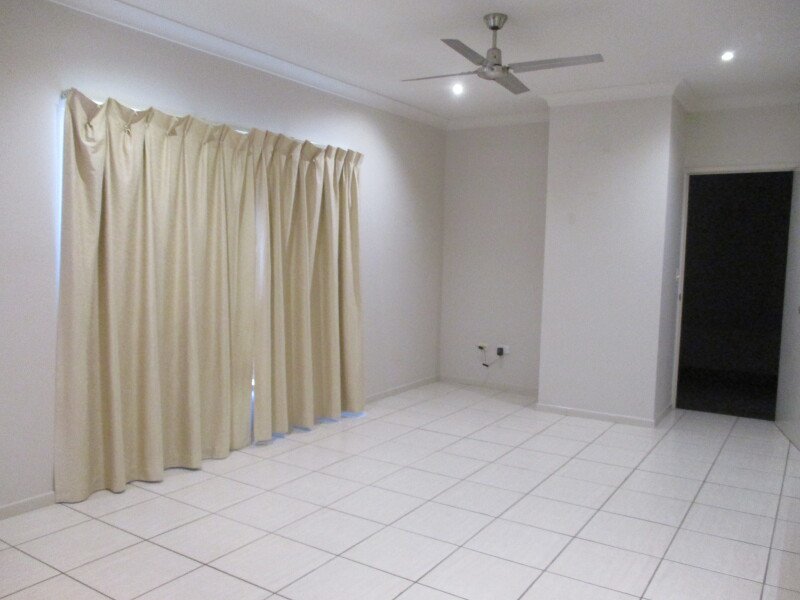 Photo - 2/4 Parker Street, Ayr QLD 4807 - Image 3