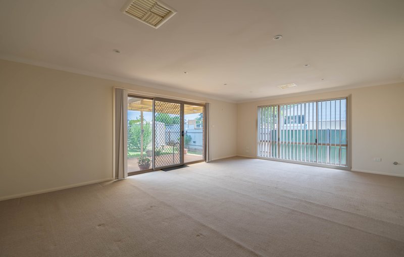 Photo - 2/4 Parkes Street, Forbes NSW 2871 - Image 3