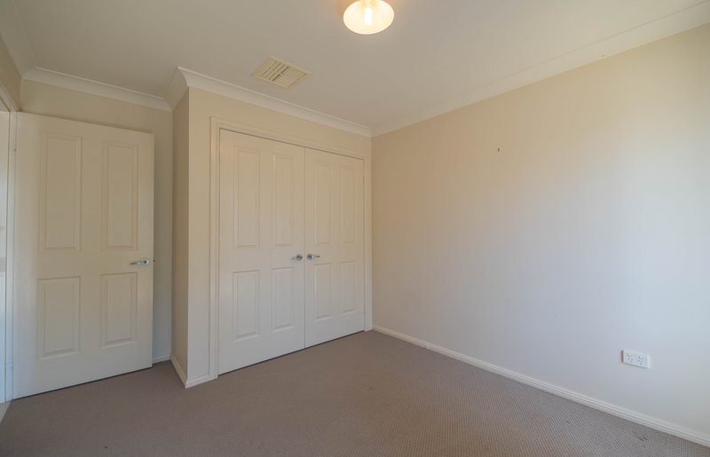 Photo - 2/4 Parkes Street, Forbes NSW 2871 - Image 5