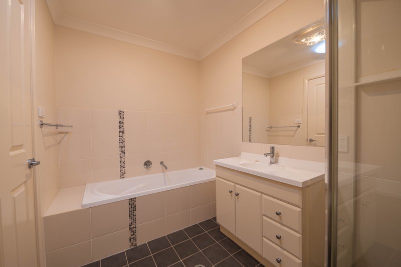 Photo - 2/4 Parkes Street, Forbes NSW 2871 - Image 10