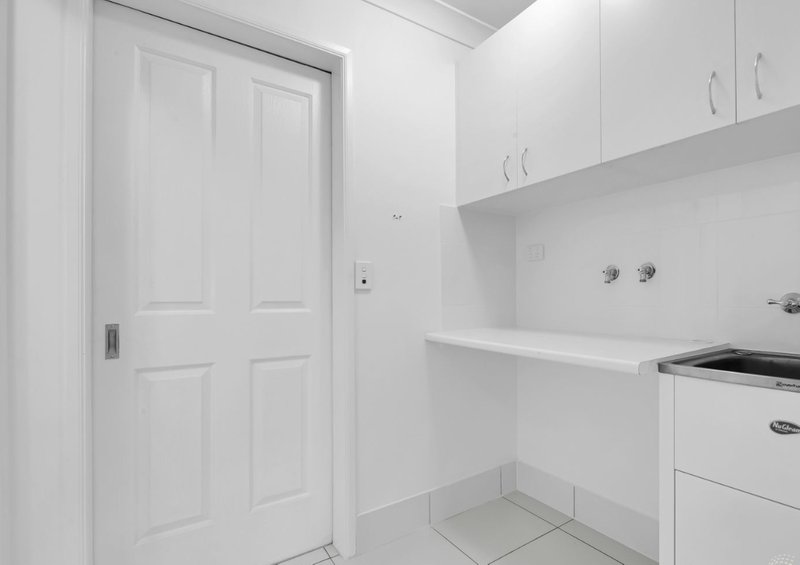 Photo - 2/4 Parklake Drive, Mudgeeraba QLD 4213 - Image 9