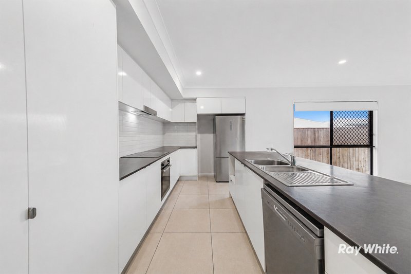 Photo - 24 Parvula Place, Logan Reserve QLD 4133 - Image 4