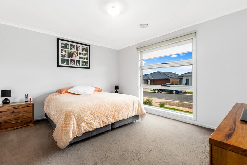 Photo - 24 Pastille Road, Manor Lakes VIC 3024 - Image 7