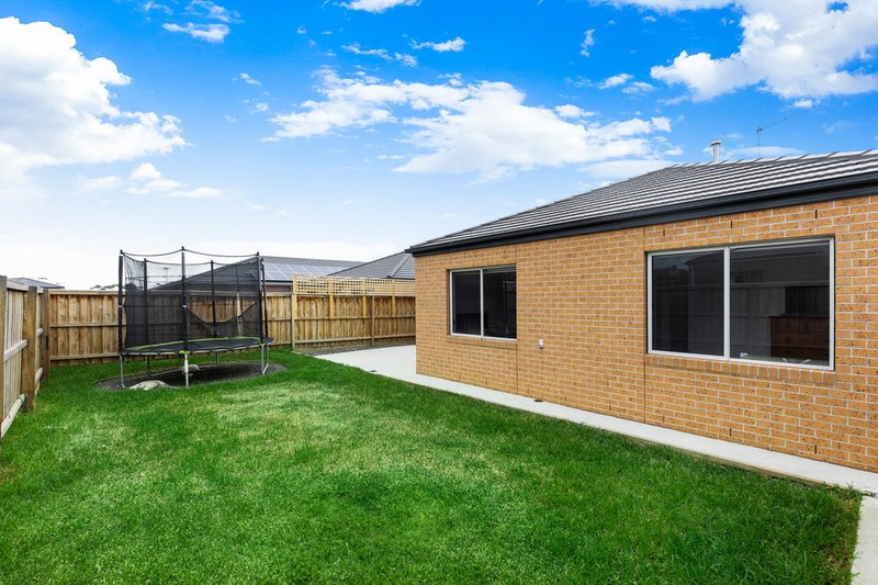 Photo - 24 Pastille Road, Manor Lakes VIC 3024 - Image 14