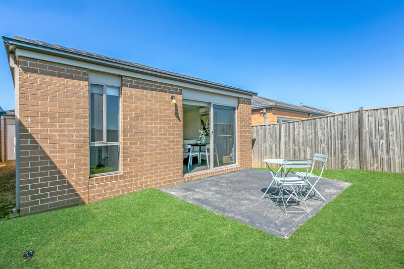 Photo - 24 Pasture Drive, Mickleham VIC 3064 - Image 14