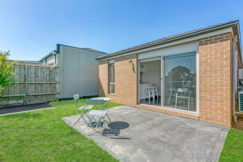 Photo - 24 Pasture Drive, Mickleham VIC 3064 - Image 15