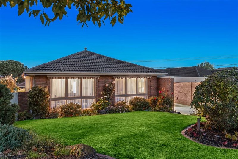 Photo - 24 Paxton Drive, Glen Waverley VIC 3150 - Image 2