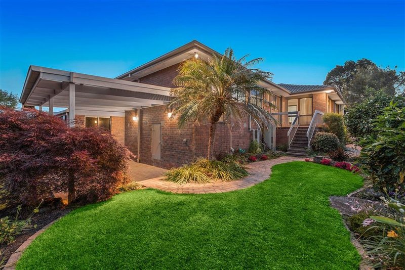 Photo - 24 Paxton Drive, Glen Waverley VIC 3150 - Image 8