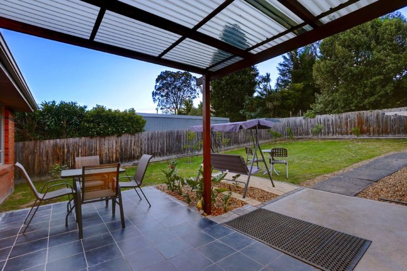 Photo - 24 Pentlowe Road, Wantirna South VIC 3152 - Image 3