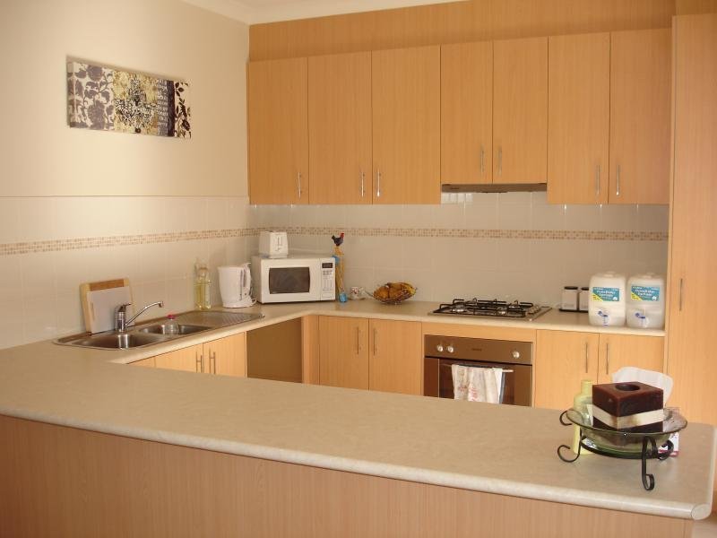 Photo - 2/4 Persimmon Place, Werribee VIC 3030 - Image 5