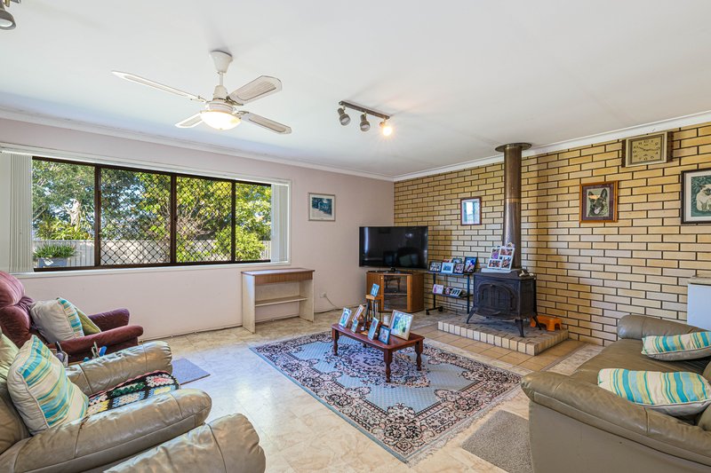 Photo - 24 Pimpala Crescent, Bongaree QLD 4507 - Image 13