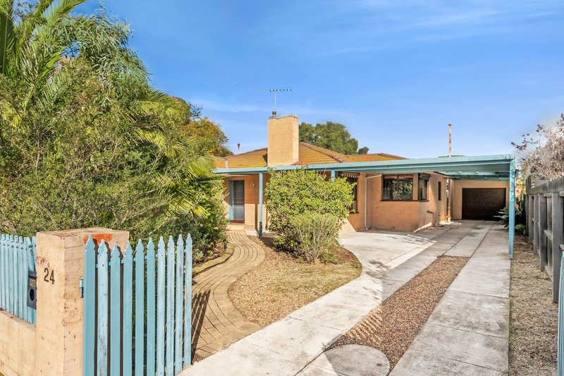 Photo - 24 Pine Avenue, North Shore VIC 3214 - Image 4