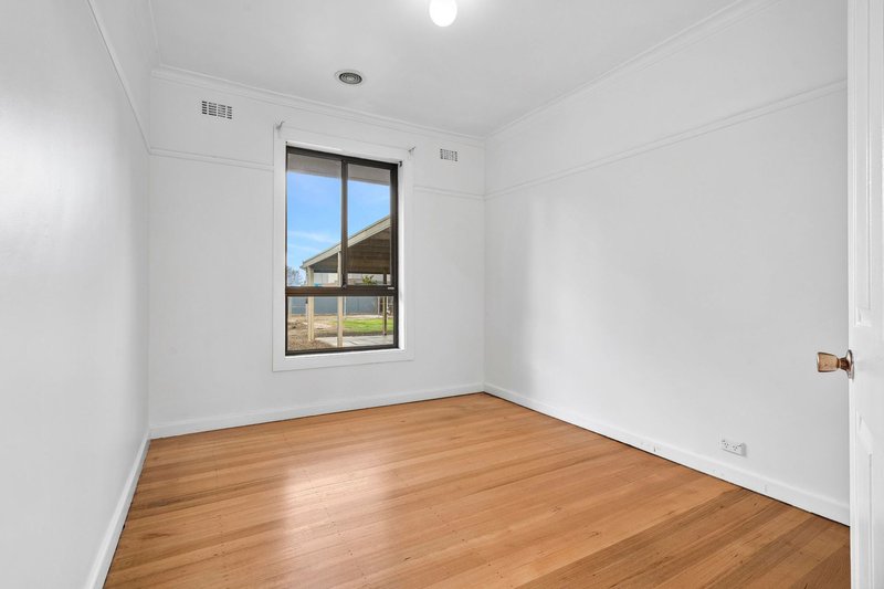 Photo - 24 Pine Avenue, North Shore VIC 3214 - Image 10