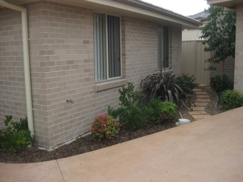 Photo - 2/4 Pinetree Place, Ashtonfield NSW 2323 - Image 2