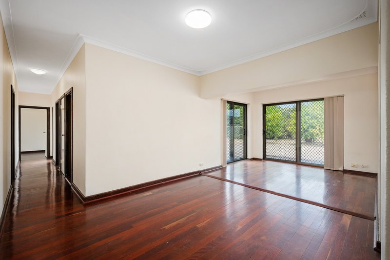 Photo - 24 Pitt Street, St James WA 6102 - Image 6