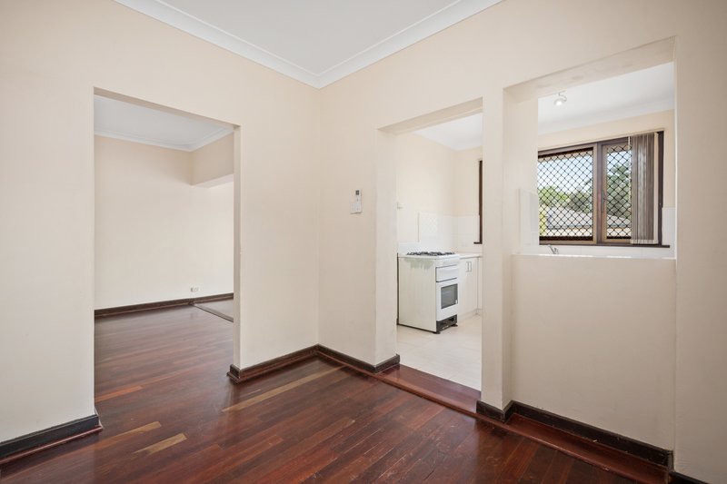 Photo - 24 Pitt Street, St James WA 6102 - Image 9