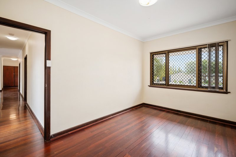 Photo - 24 Pitt Street, St James WA 6102 - Image 14