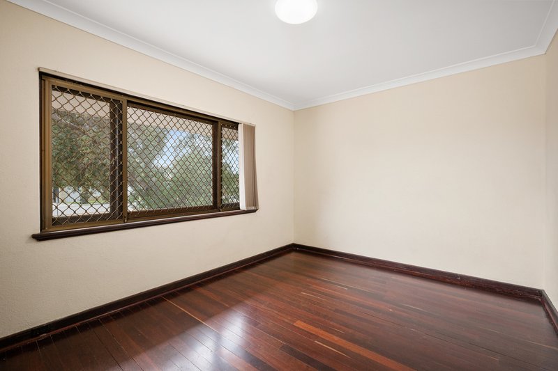 Photo - 24 Pitt Street, St James WA 6102 - Image 15