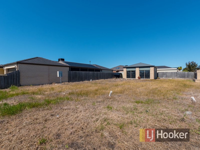 24 Powerscout Retreat, Cranbourne VIC 3977