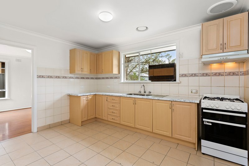 Photo - 24 Prince Andrew Avenue, Lalor VIC 3075 - Image 3