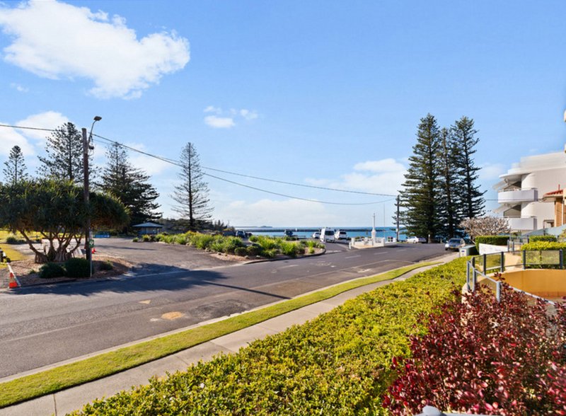Photo - 2/4 Queen Street, Yamba NSW 2464 - Image 2