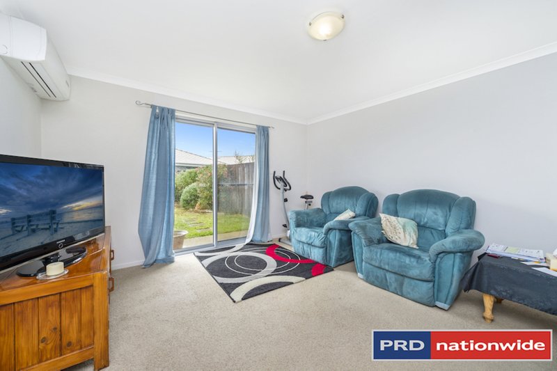 Photo - 24 Rag Holmes Street, Macgregor ACT 2615 - Image 3