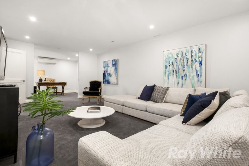 Photo - 2/4 Ralton Avenue, Glen Waverley VIC 3150 - Image 2