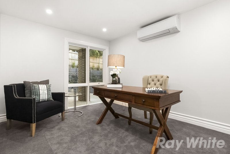 Photo - 2/4 Ralton Avenue, Glen Waverley VIC 3150 - Image 3