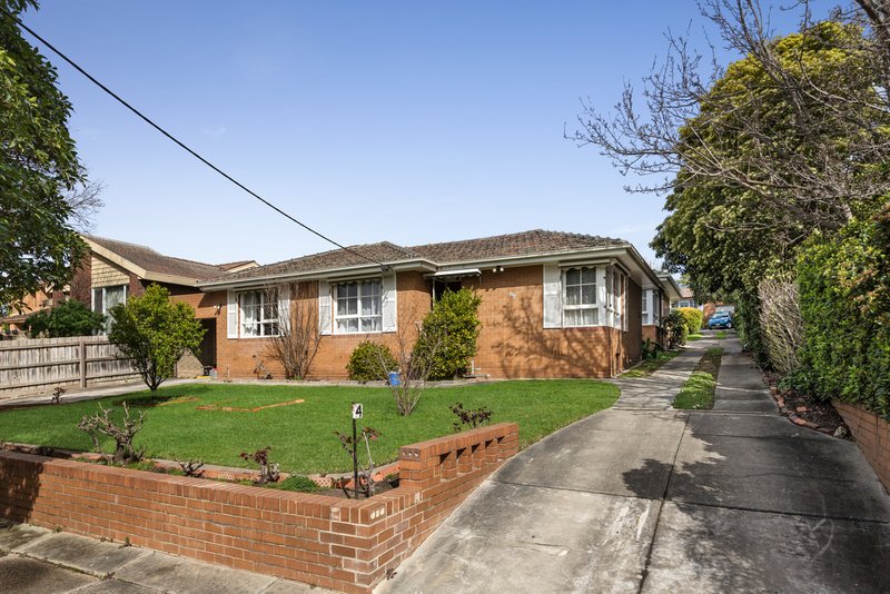 Photo - 2/4 Raynes Street, Balwyn VIC 3103 - Image 1