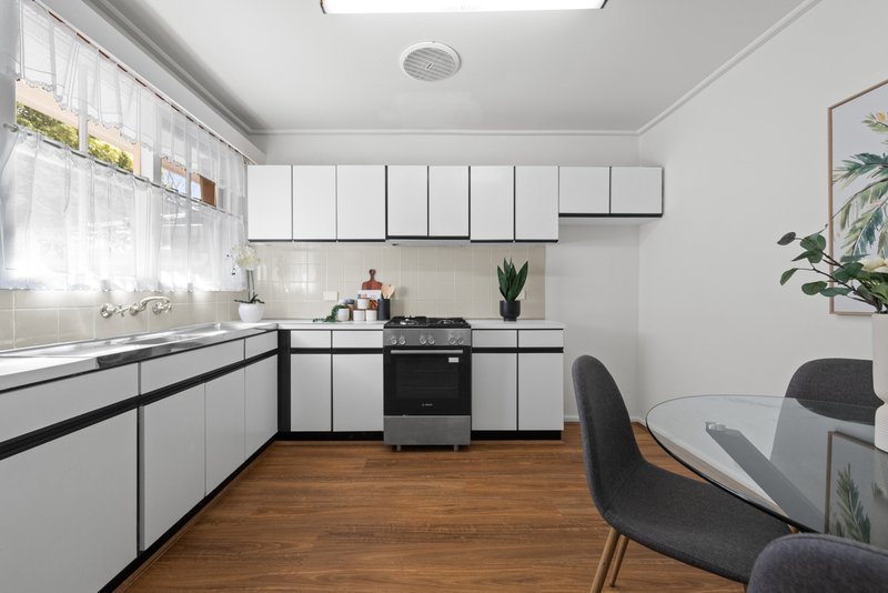 Photo - 2/4 Raynes Street, Balwyn VIC 3103 - Image 5