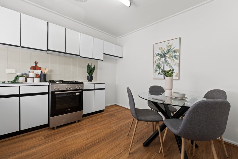 Photo - 2/4 Raynes Street, Balwyn VIC 3103 - Image 6