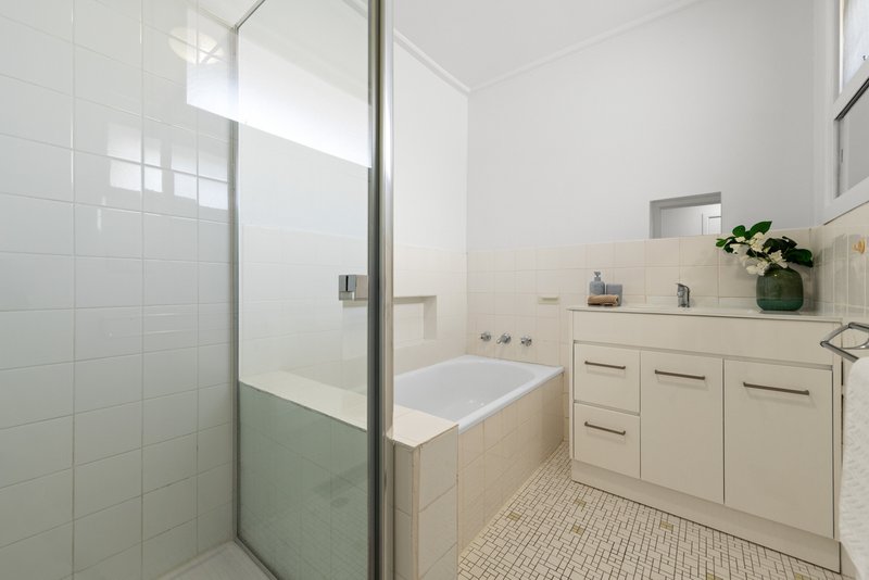 Photo - 2/4 Raynes Street, Balwyn VIC 3103 - Image 9