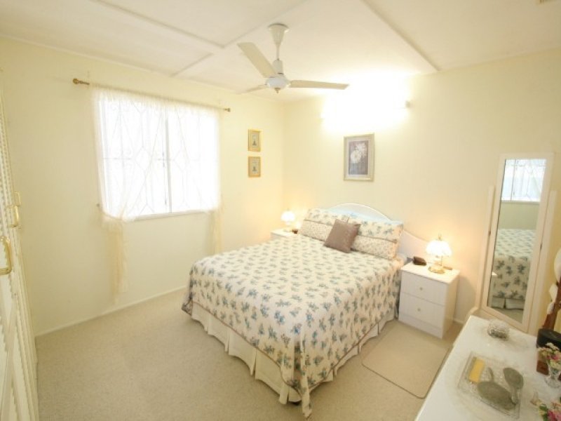 Photo - 24 Redbank Road, Redcliffe QLD 4020 - Image 3