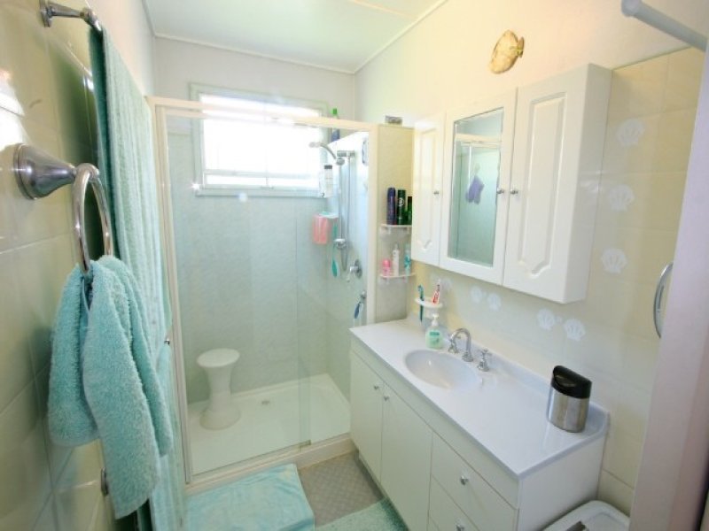 Photo - 24 Redbank Road, Redcliffe QLD 4020 - Image 9