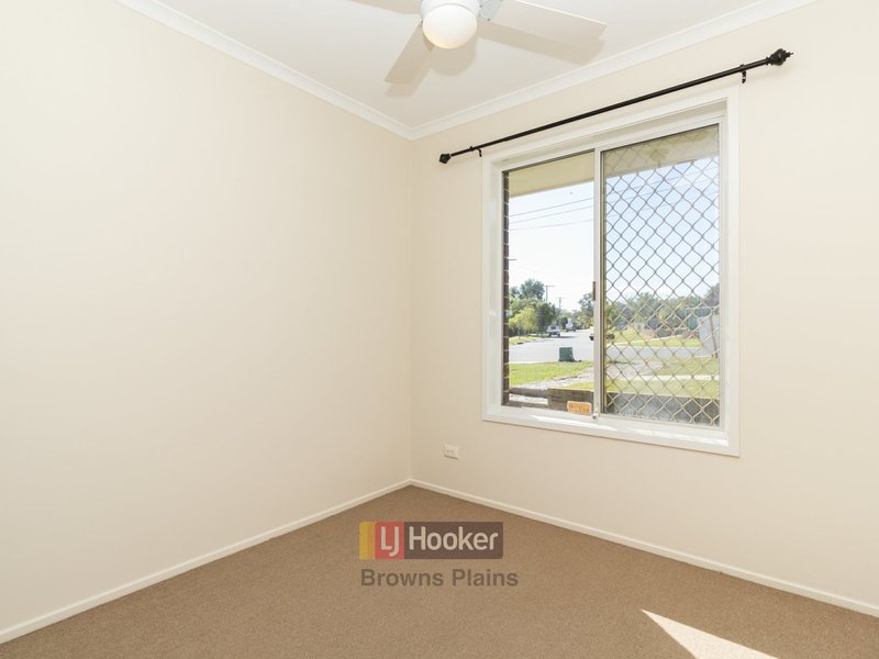 Photo - 24 Regency Drive, Regents Park QLD 4118 - Image 6