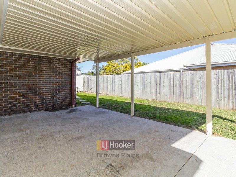 Photo - 24 Regency Drive, Regents Park QLD 4118 - Image 9