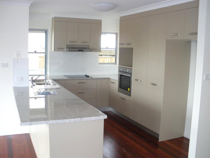 Photo - 2/4 Regent Street, Caloundra QLD 4551 - Image 2