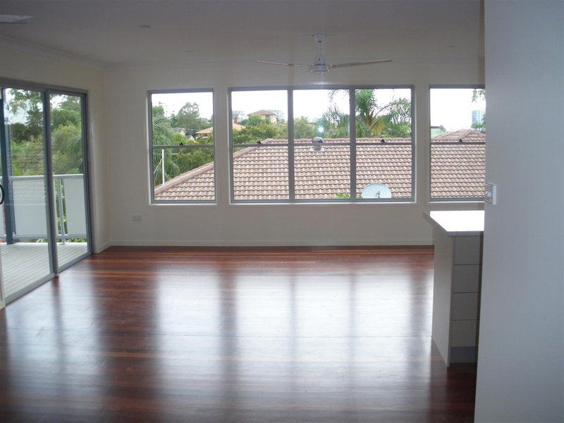 Photo - 2/4 Regent Street, Caloundra QLD 4551 - Image 3