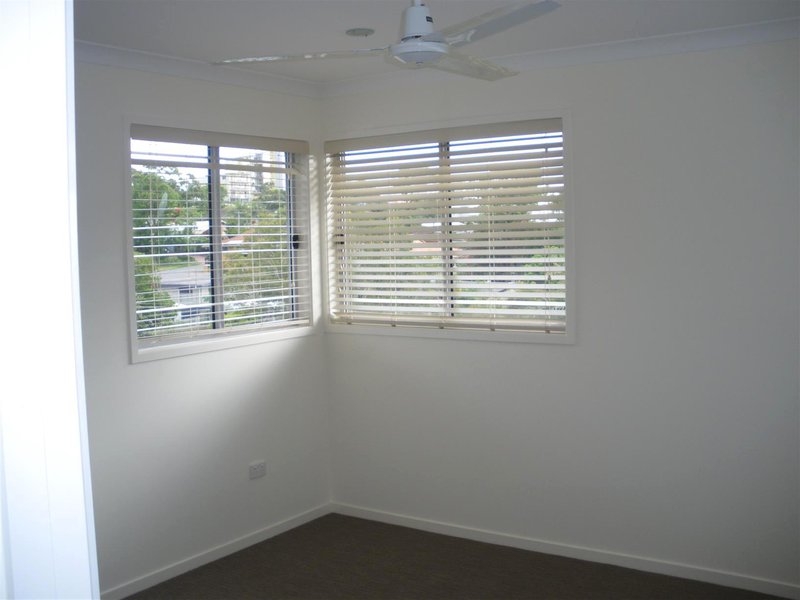 Photo - 2/4 Regent Street, Caloundra QLD 4551 - Image 5