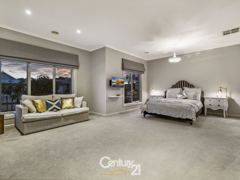 Photo - 24 Riddell Grove, Pakenham VIC 3810 - Image 4