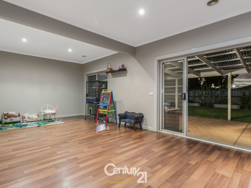 Photo - 24 Riddell Grove, Pakenham VIC 3810 - Image 14