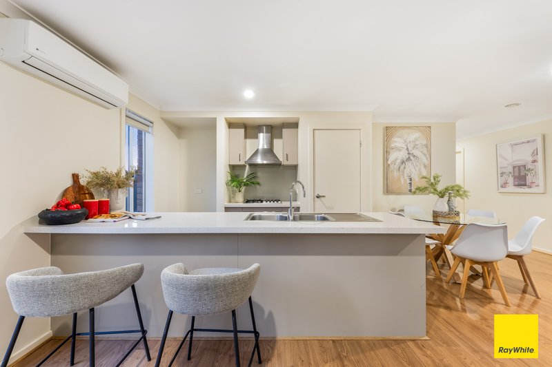 Photo - 24 Risdon Circuit, Tarneit VIC 3029 - Image 4