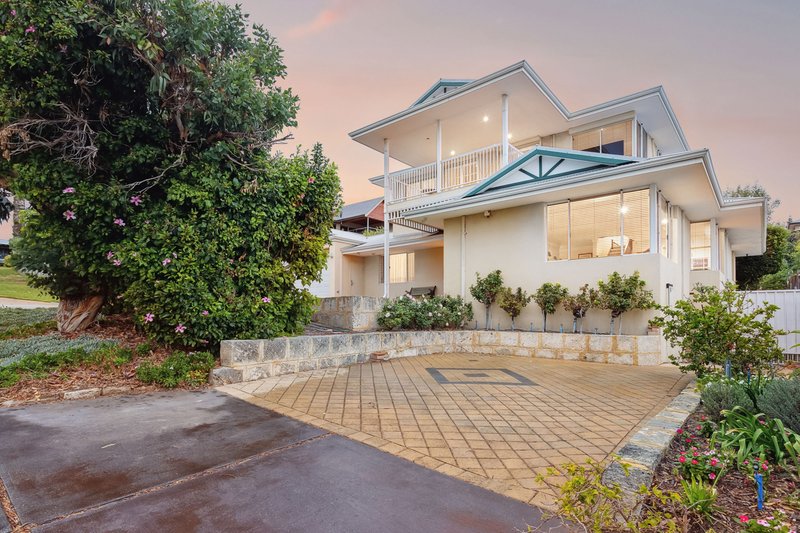 Photo - 24 Robin Avenue, Sorrento WA 6020 - Image 3