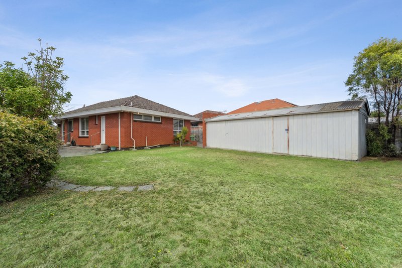 Photo - 24 Robins Avenue, Reservoir VIC 3073 - Image 11