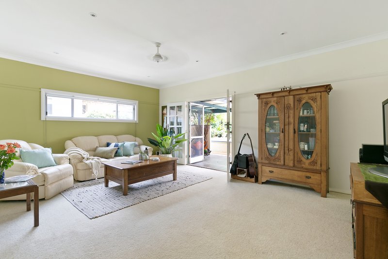 Photo - 24 Roosevelt Avenue, Allambie Heights NSW 2100 - Image 6