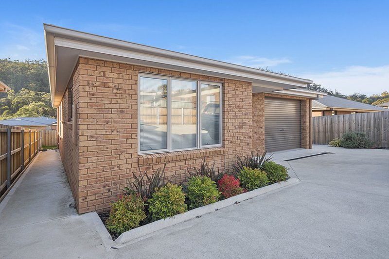 2/4 Roxy Place, Mornington TAS 7018