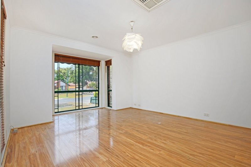 Photo - 24 Rutherford Way, Roxburgh Park VIC 3064 - Image 7