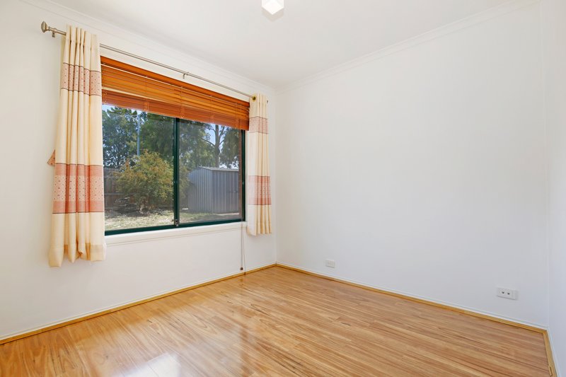 Photo - 24 Rutherford Way, Roxburgh Park VIC 3064 - Image 10