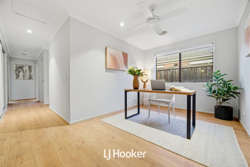 Photo - 24 Saint Gwinear Lane, Cranbourne North VIC 3977 - Image 3